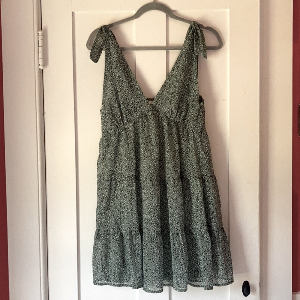 Flowy Summer Dress size S, muted green leopard print, polyester, brand: BaeVely. - Picture 5 of 6